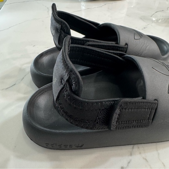 Adidas Boys Adifoam Adilette Pool Beach Slide Strap Sandals 2 - Picture 5 of 9
